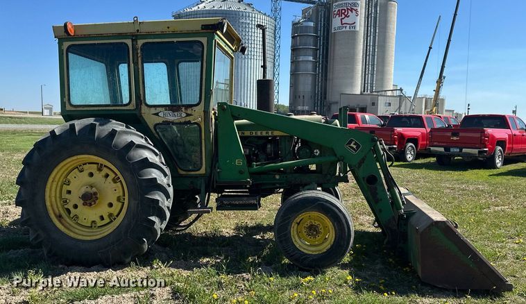 image for item EB2568 John Deere 2640 tractor