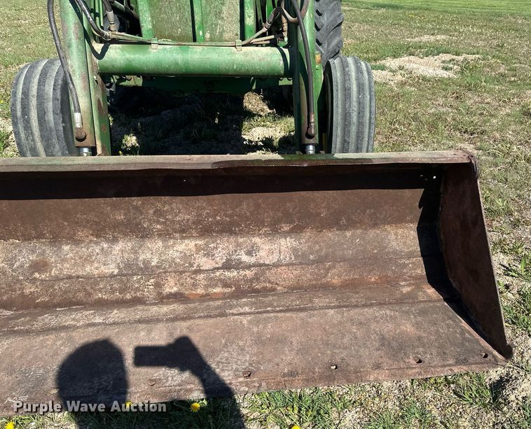 image for item EB2568 John Deere 2640 tractor