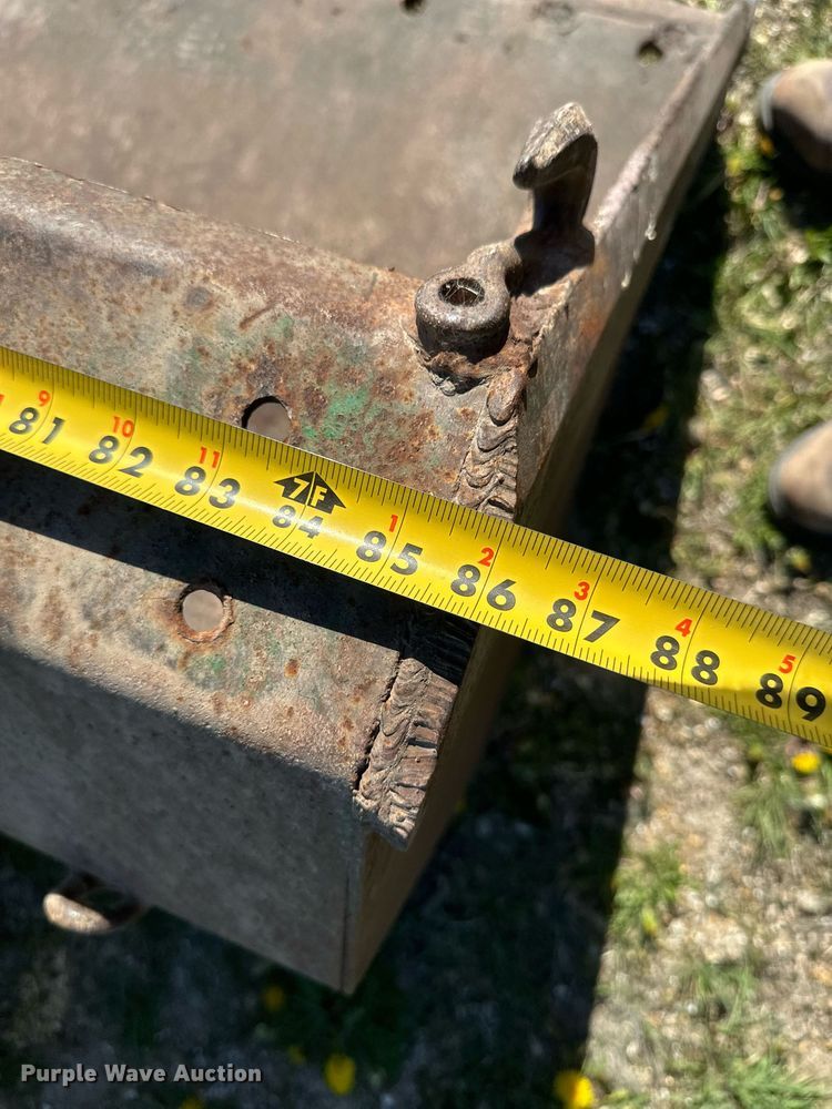 image for item EB2568 John Deere 2640 tractor