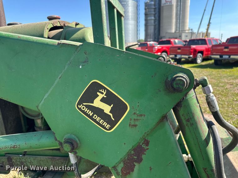 image for item EB2568 John Deere 2640 tractor