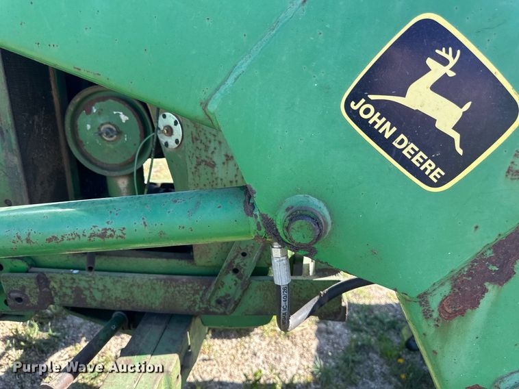 image for item EB2568 John Deere 2640 tractor