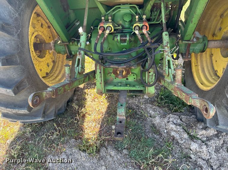 image for item EB2568 John Deere 2640 tractor