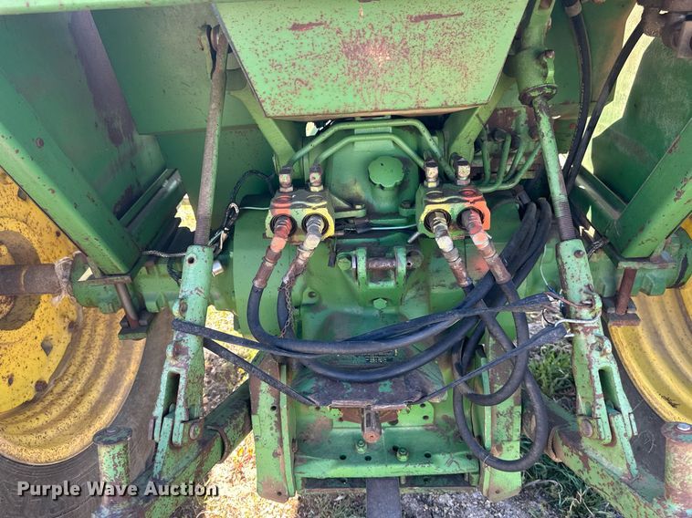 image for item EB2568 John Deere 2640 tractor