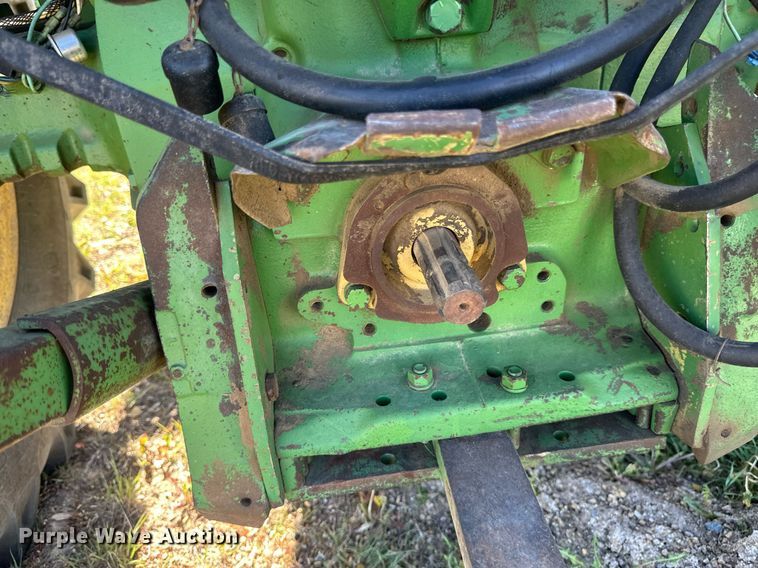 image for item EB2568 John Deere 2640 tractor