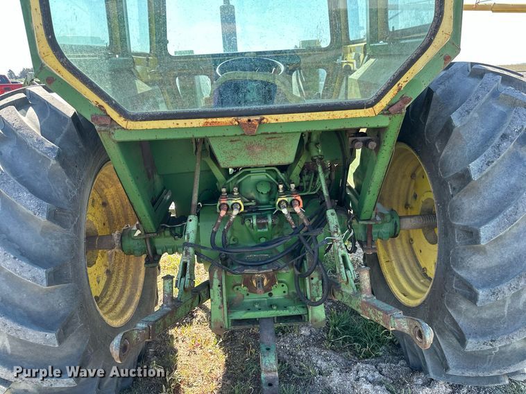 image for item EB2568 John Deere 2640 tractor