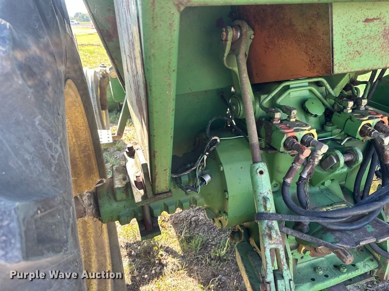 image for item EB2568 John Deere 2640 tractor