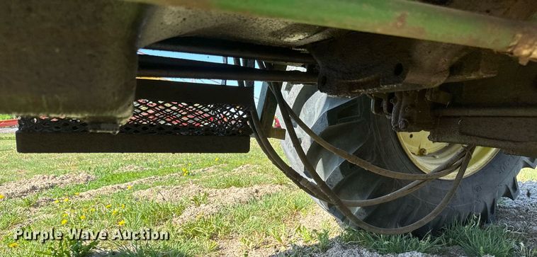 image for item EB2568 John Deere 2640 tractor