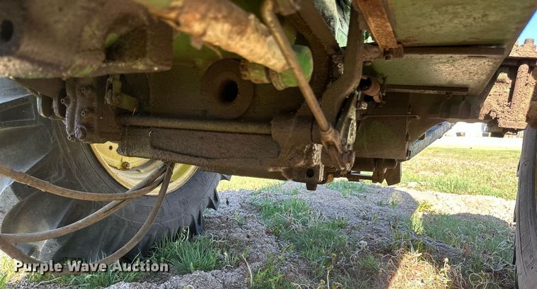 image for item EB2568 John Deere 2640 tractor