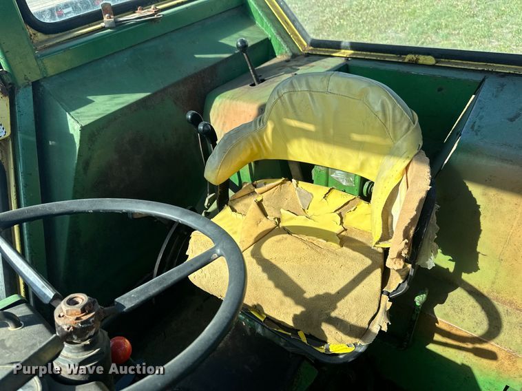 image for item EB2568 John Deere 2640 tractor