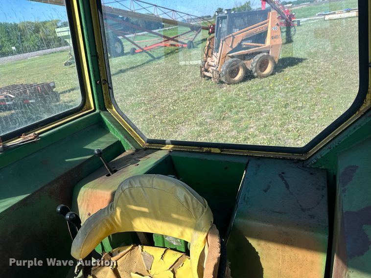 image for item EB2568 John Deere 2640 tractor