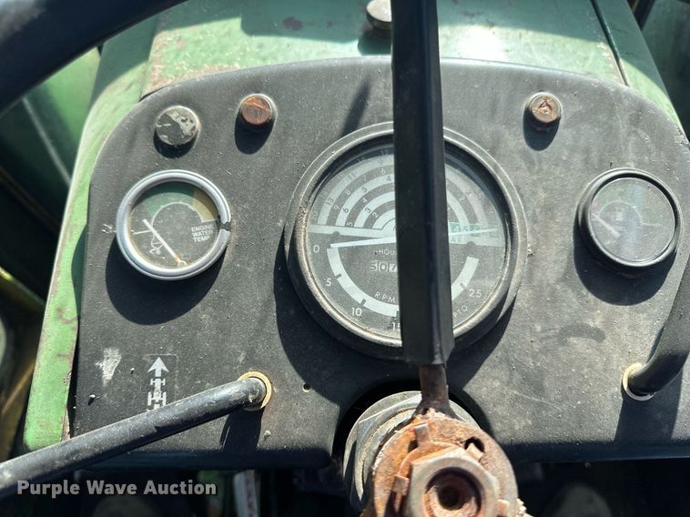 image for item EB2568 John Deere 2640 tractor