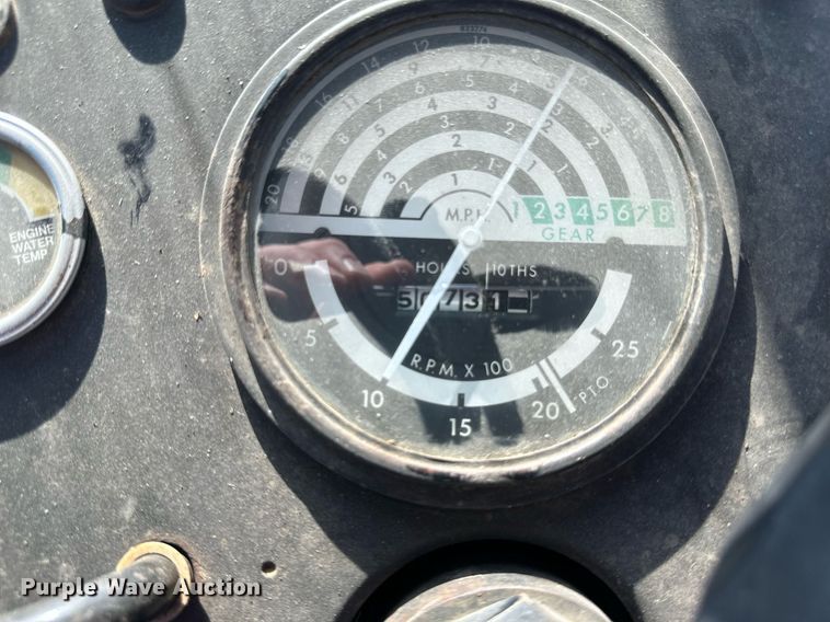 image for item EB2568 John Deere 2640 tractor