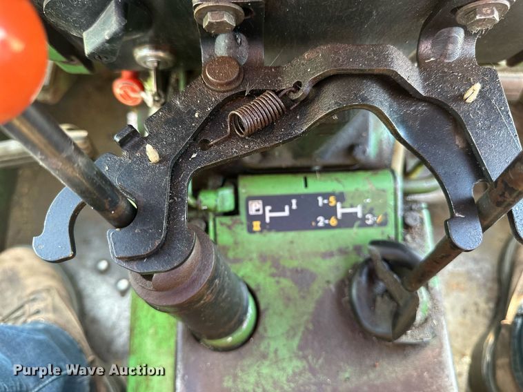 image for item EB2568 John Deere 2640 tractor