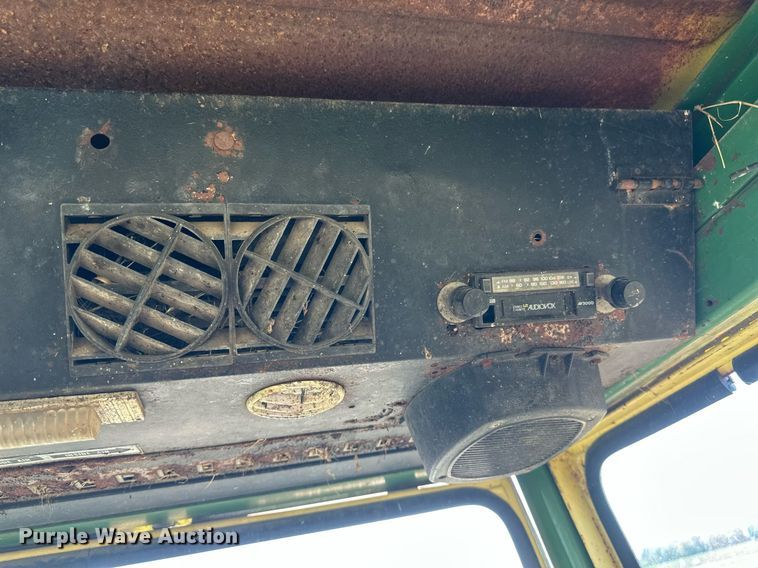 image for item EB2568 John Deere 2640 tractor