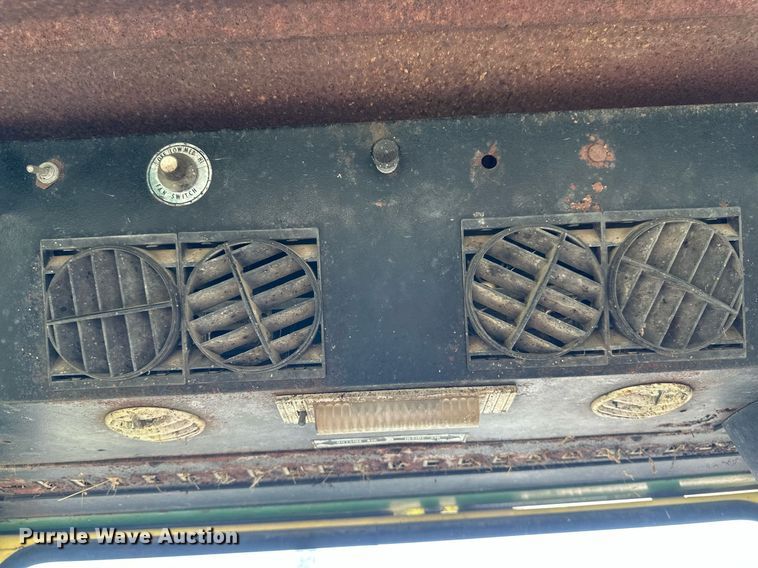 image for item EB2568 John Deere 2640 tractor