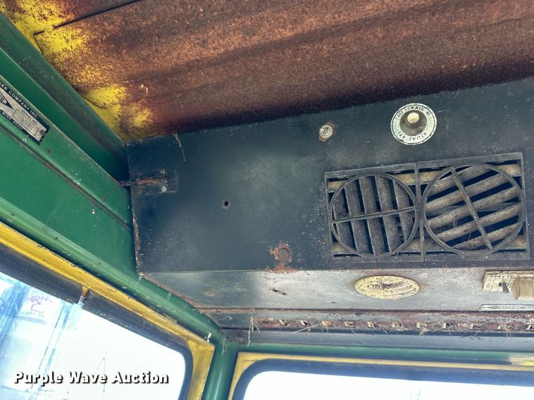 image for item EB2568 John Deere 2640 tractor