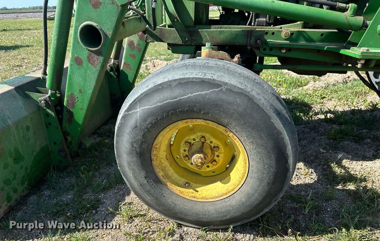 image for item EB2568 John Deere 2640 tractor