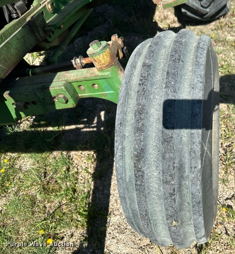 image for item EB2568 John Deere 2640 tractor