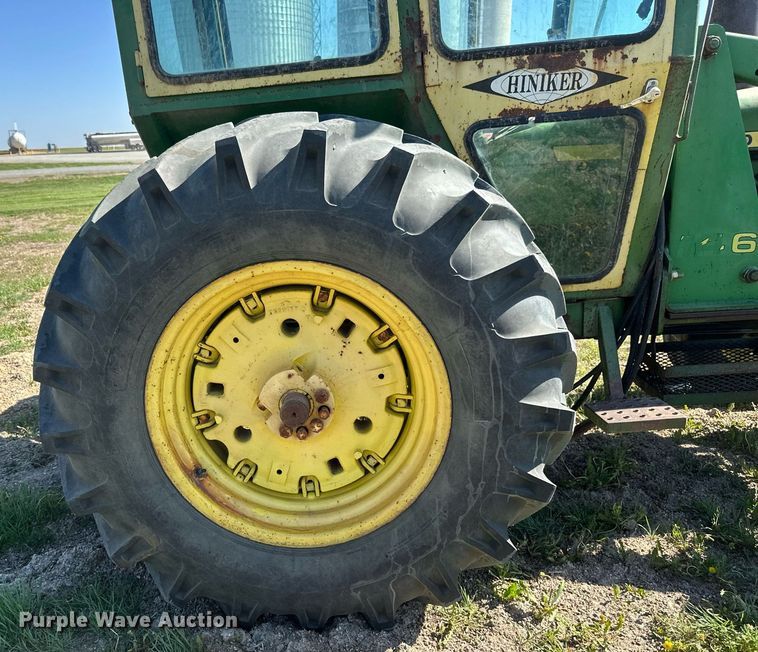 image for item EB2568 John Deere 2640 tractor