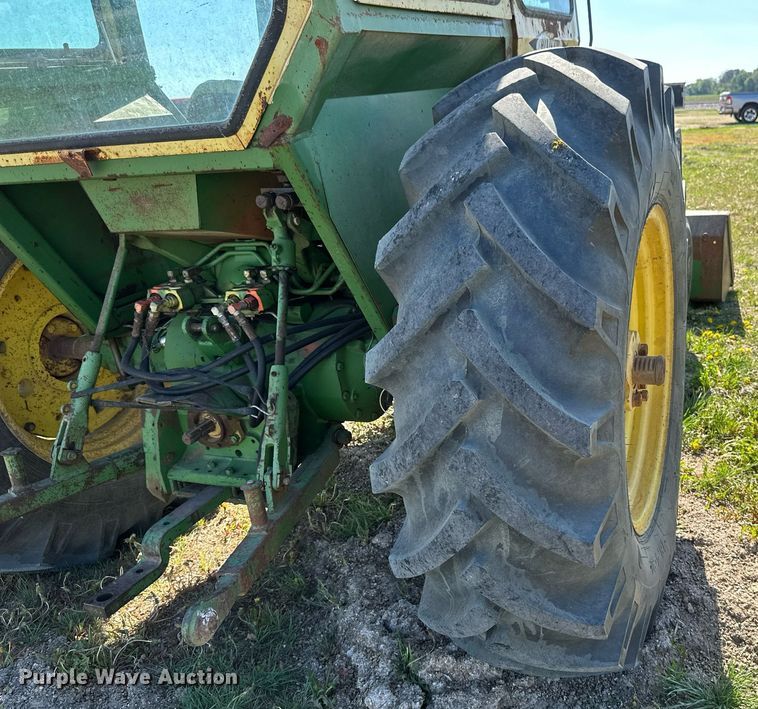 image for item EB2568 John Deere 2640 tractor