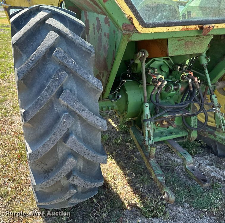 image for item EB2568 John Deere 2640 tractor