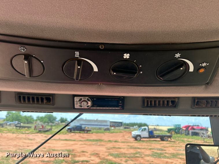 image for item EC1377 1994 Case IH 7230 tractor