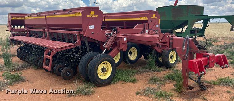 image for item EC1380 Sunflower 9433-40 grain drill