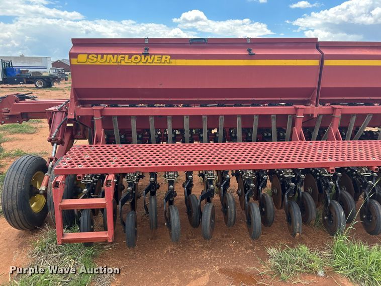 image for item EC1380 Sunflower 9433-40 grain drill