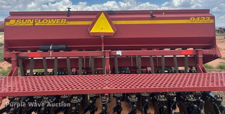 image for item EC1380 Sunflower 9433-40 grain drill