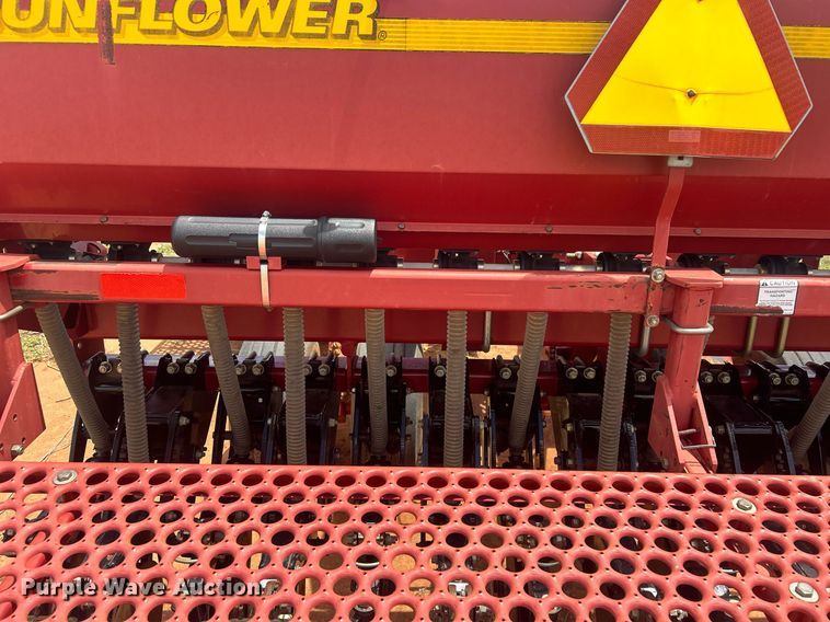 image for item EC1380 Sunflower 9433-40 grain drill