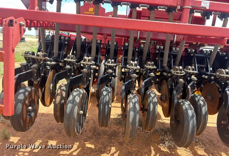 image for item EC1380 Sunflower 9433-40 grain drill