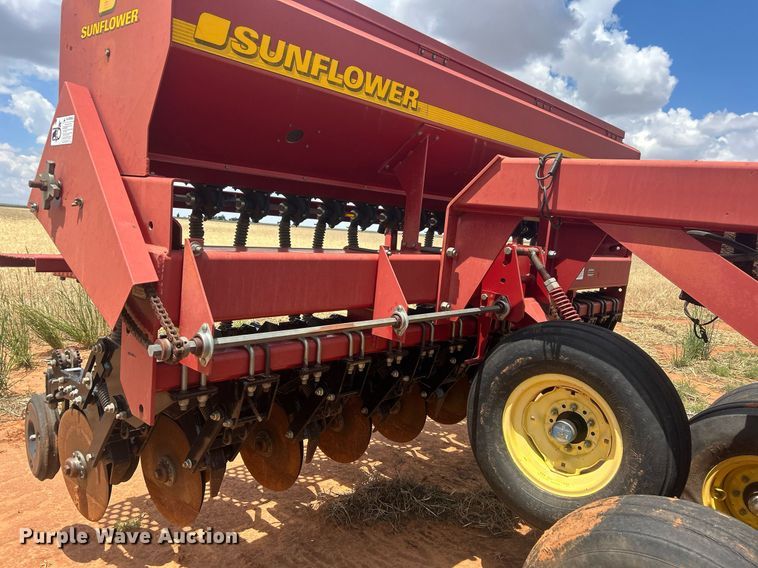 image for item EC1380 Sunflower 9433-40 grain drill