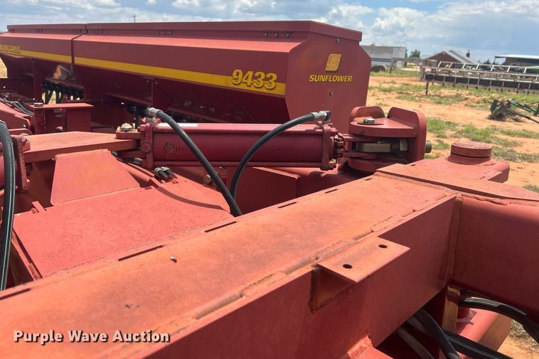 image for item EC1380 Sunflower 9433-40 grain drill