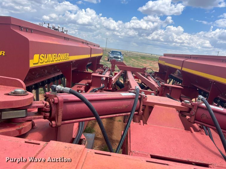 image for item EC1380 Sunflower 9433-40 grain drill