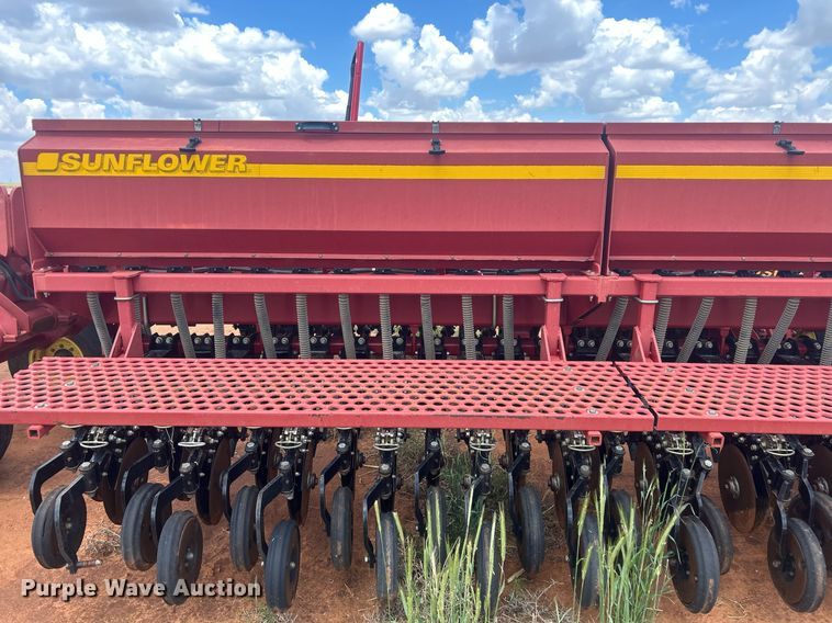 image for item EC1380 Sunflower 9433-40 grain drill