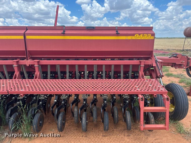 image for item EC1380 Sunflower 9433-40 grain drill