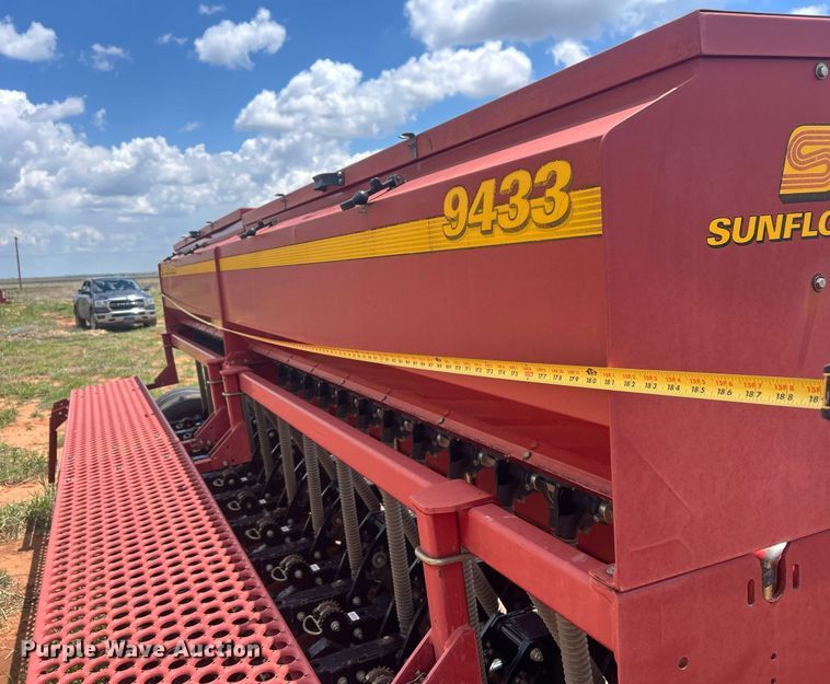 image for item EC1380 Sunflower 9433-40 grain drill