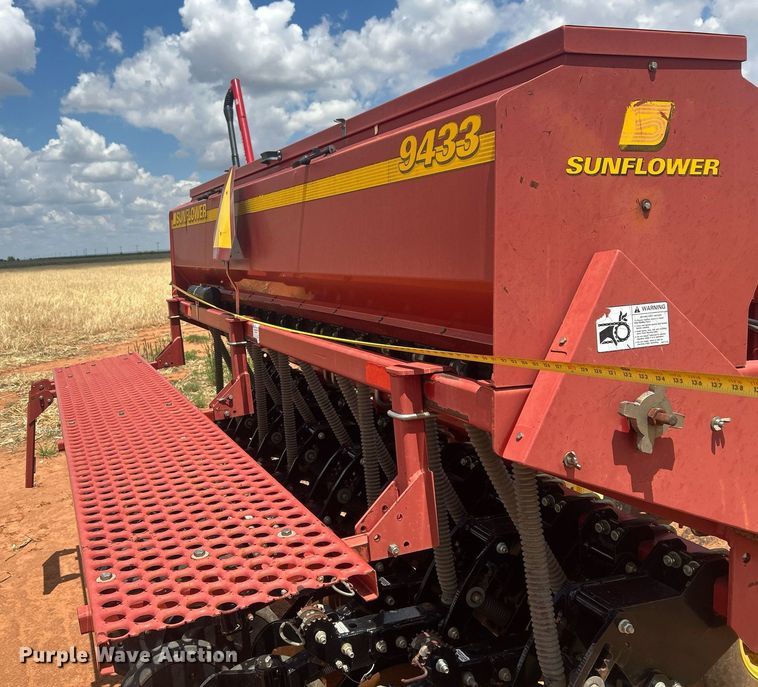 image for item EC1380 Sunflower 9433-40 grain drill