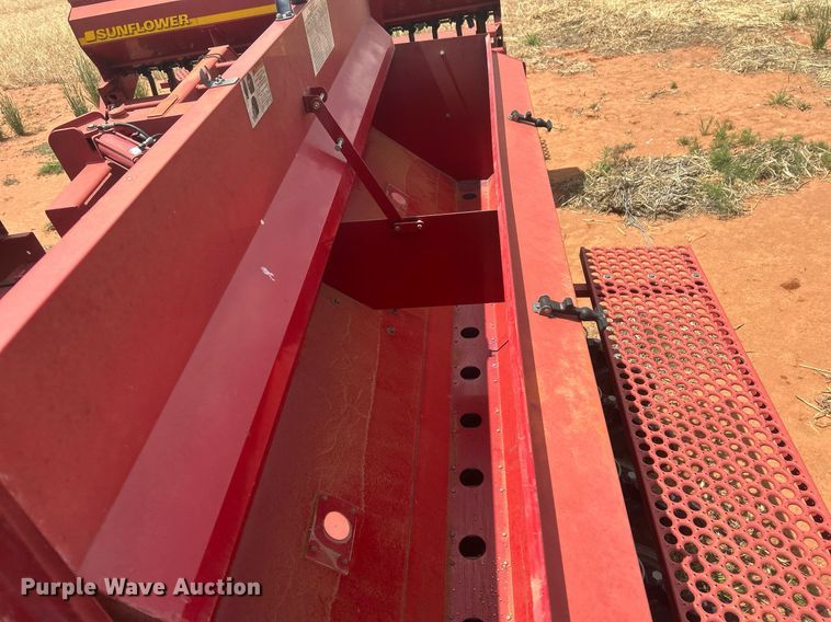 image for item EC1380 Sunflower 9433-40 grain drill