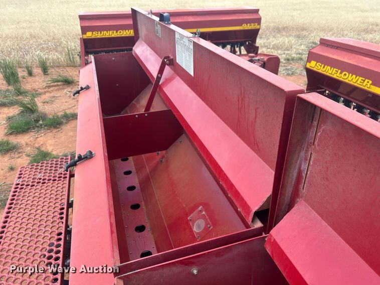 image for item EC1380 Sunflower 9433-40 grain drill