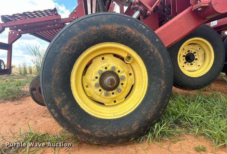 image for item EC1380 Sunflower 9433-40 grain drill