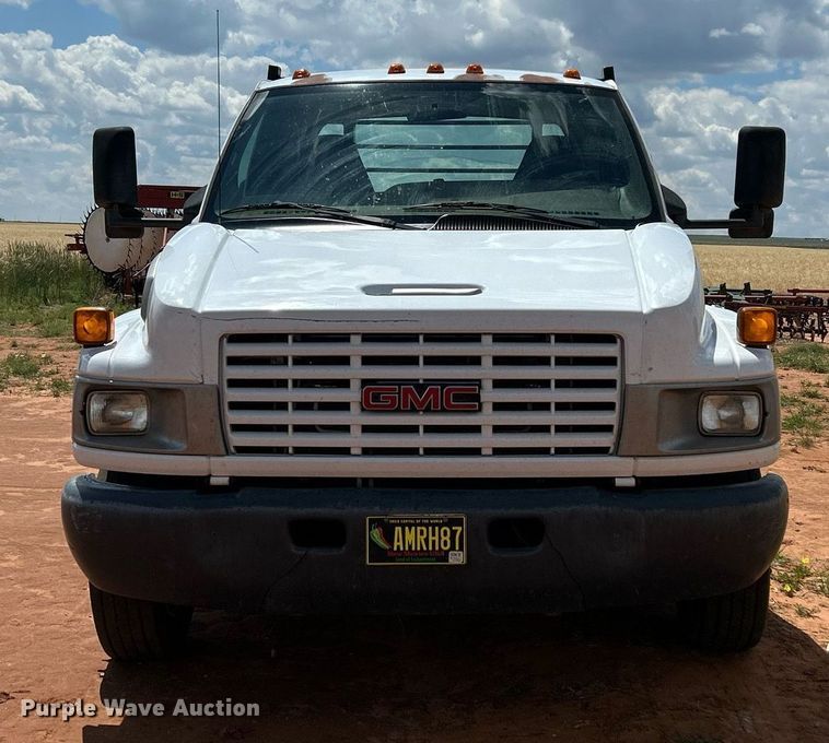 image for item EC1383 2005 GMC C5500 flatbed truck