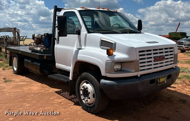 image for item EC1383 2005 GMC C5500 flatbed truck
