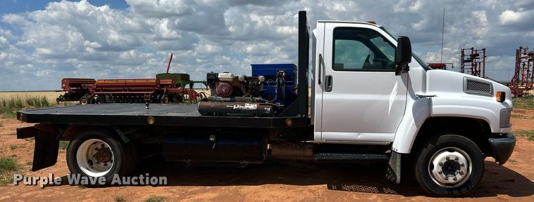 image for item EC1383 2005 GMC C5500 flatbed truck