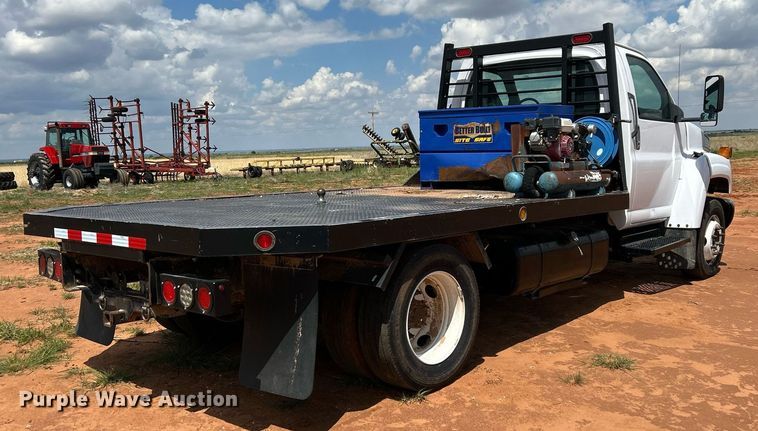 image for item EC1383 2005 GMC C5500 flatbed truck