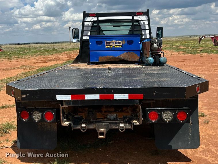 image for item EC1383 2005 GMC C5500 flatbed truck