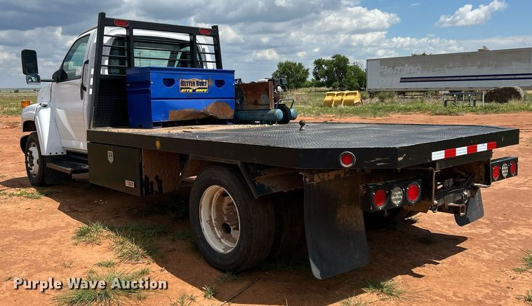image for item EC1383 2005 GMC C5500 flatbed truck