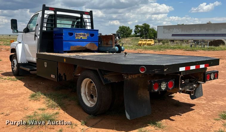image for item EC1383 2005 GMC C5500 flatbed truck