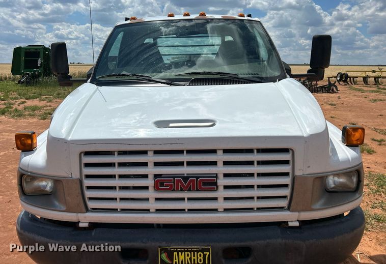 image for item EC1383 2005 GMC C5500 flatbed truck