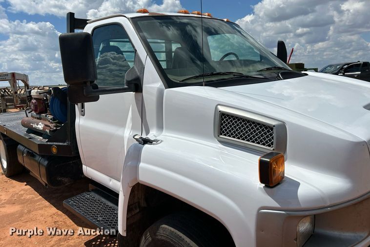 image for item EC1383 2005 GMC C5500 flatbed truck